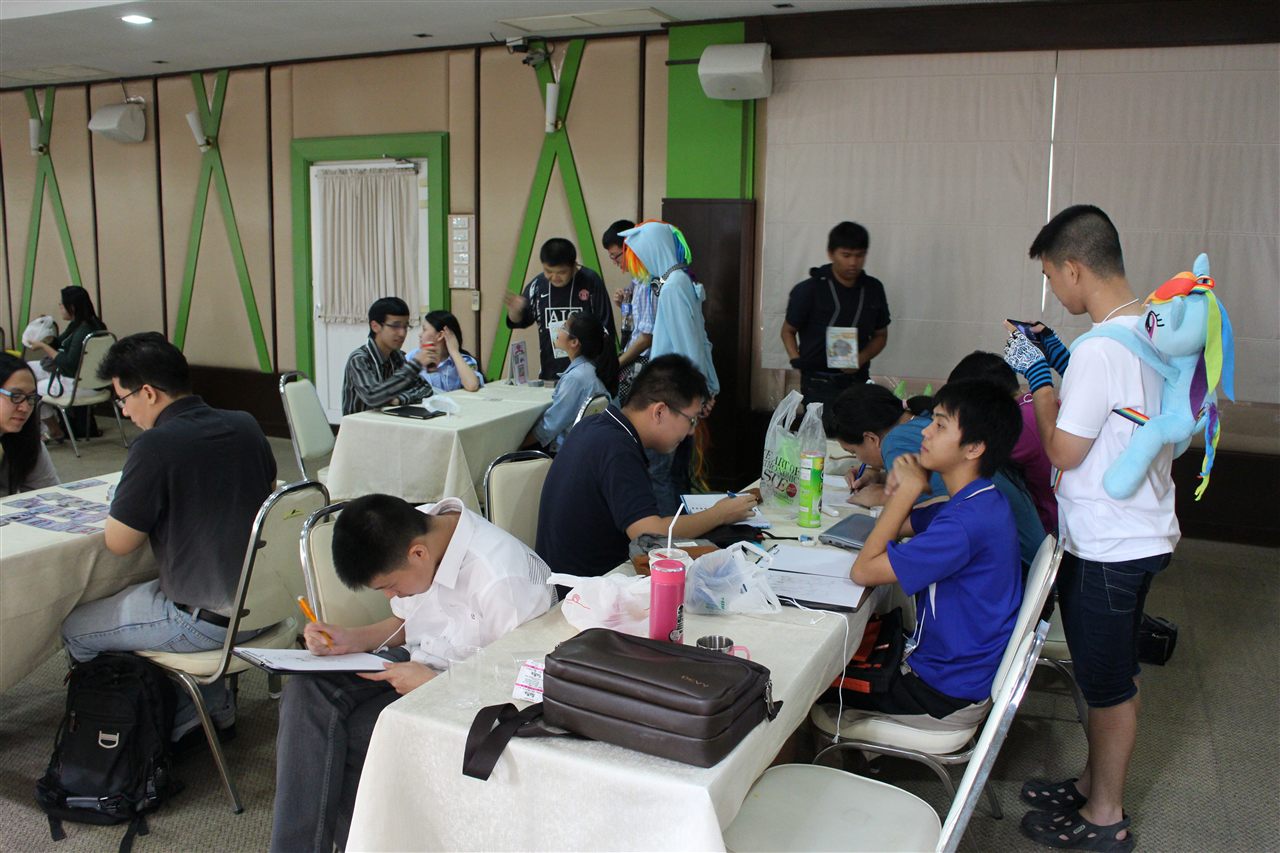 การจัดโต๊ะและผังห้องสำหรับงานแข่งการ์ดเกม